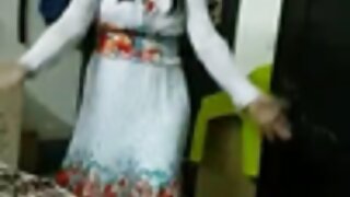 Egy vastag rúd behelyezése egy kis porno videok ingyen karcsúba